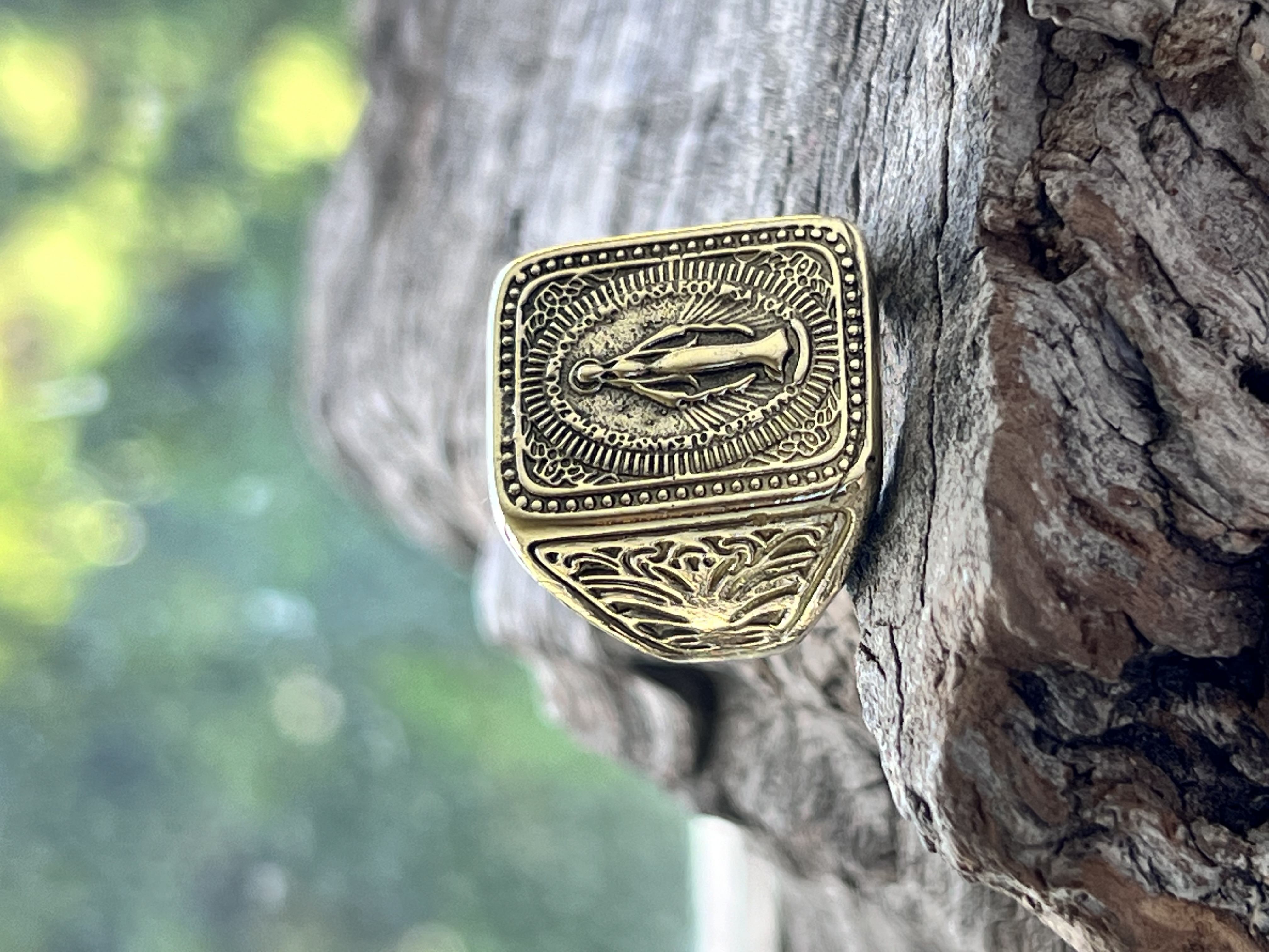 Anillo virgen dorado