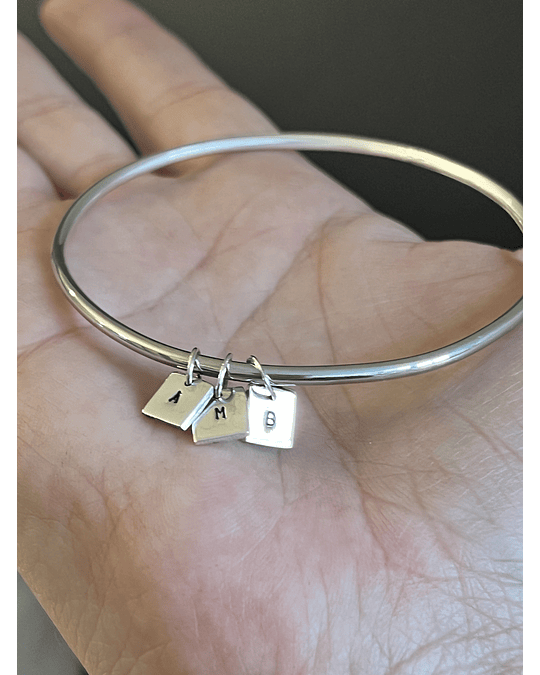 Pulsera cerrada personalizada