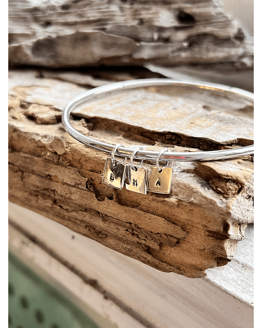 Pulsera cerrada personalizada