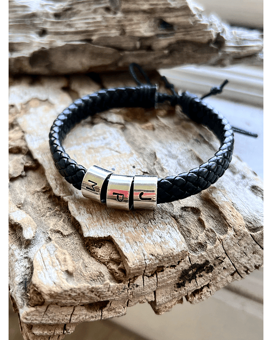 pulsera cuero amarrada