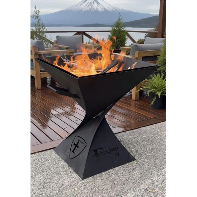 La Cáliz -No es una Parrilla, es el centro de todas tus reuniones. 7