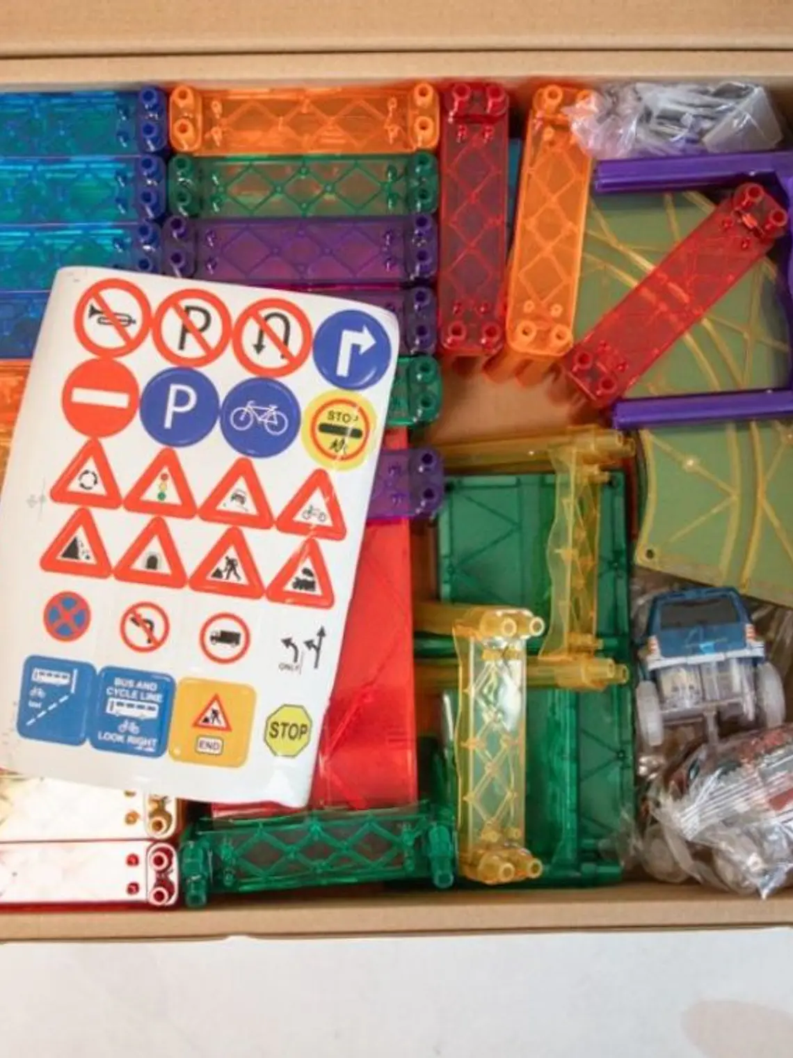 Conjunto de construção magnético - pista de carros colorida 100 peças 5