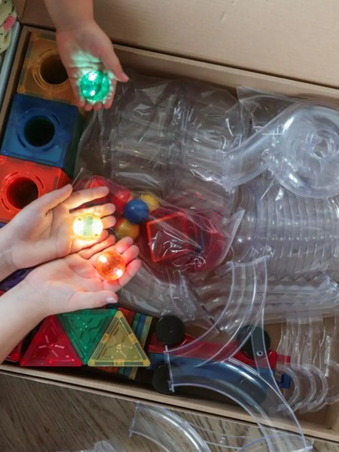 Conjunto de construção magnético - pista de bolas 222 peças + bolas luminosas 5