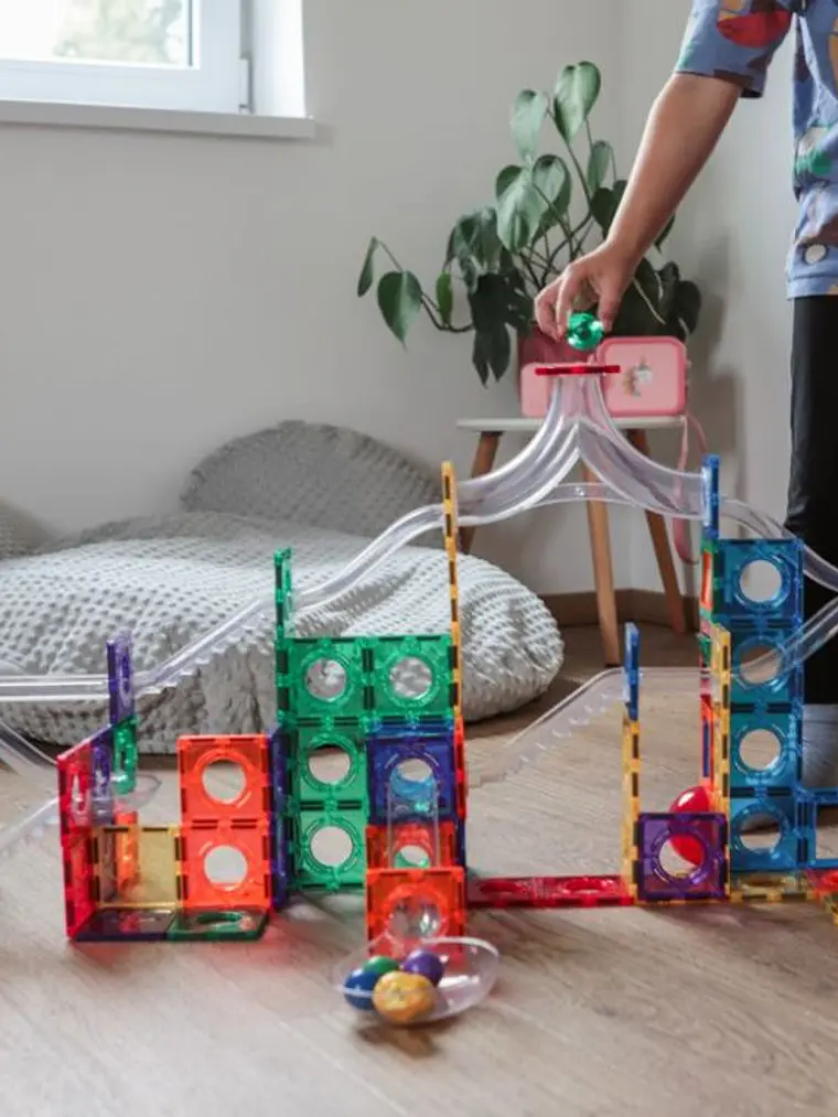 Conjunto de construção magnético - pista de bolas 222 peças + bolas luminosas 6