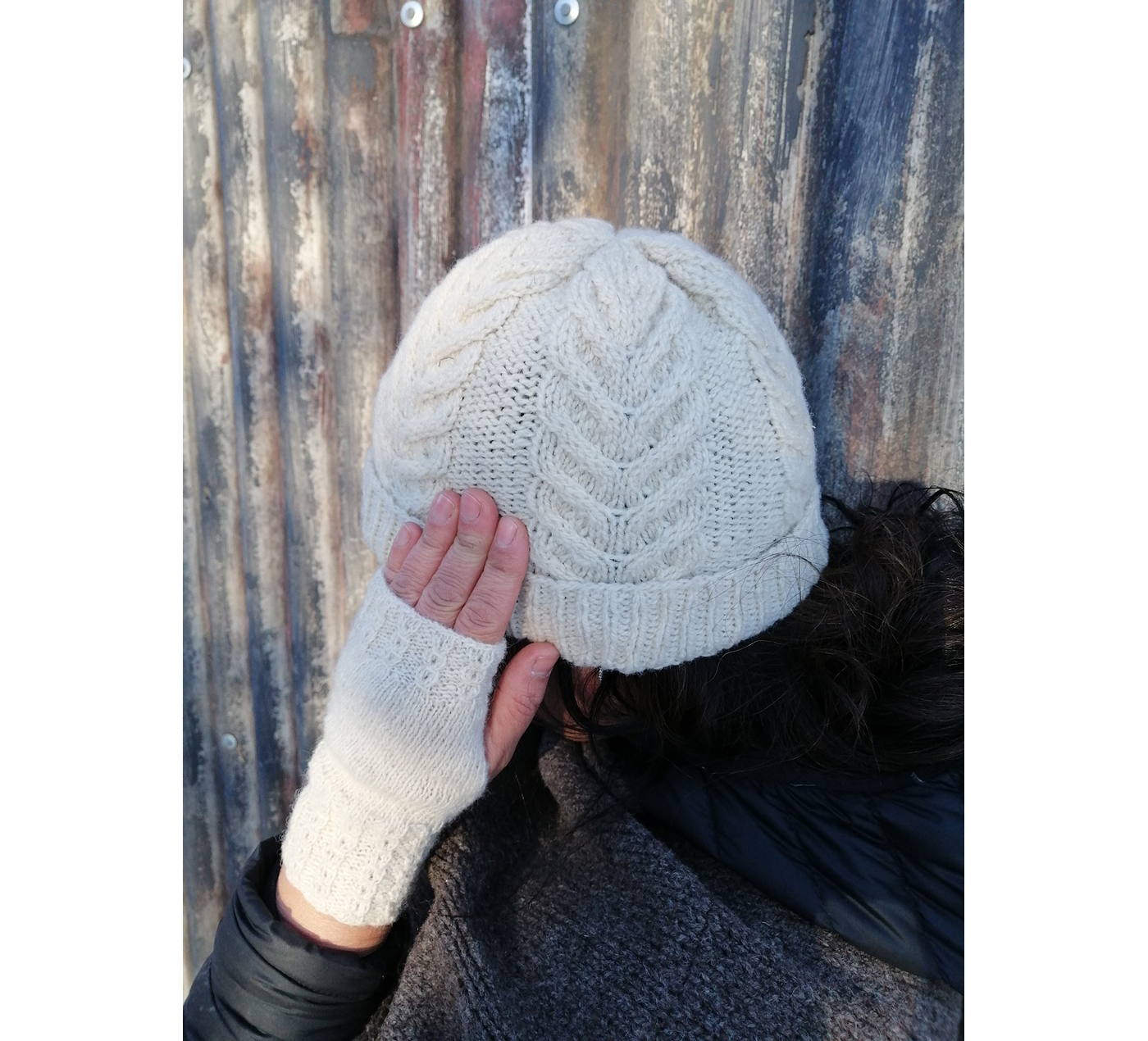 "Estepa" hand-knitted wool gloves - Wildlife Friendly® certified