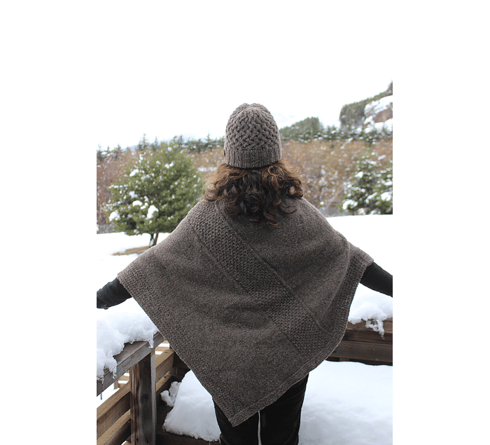 &quot;Sur&quot; hand-knitted wool poncho - Wildlife Friendly® certified