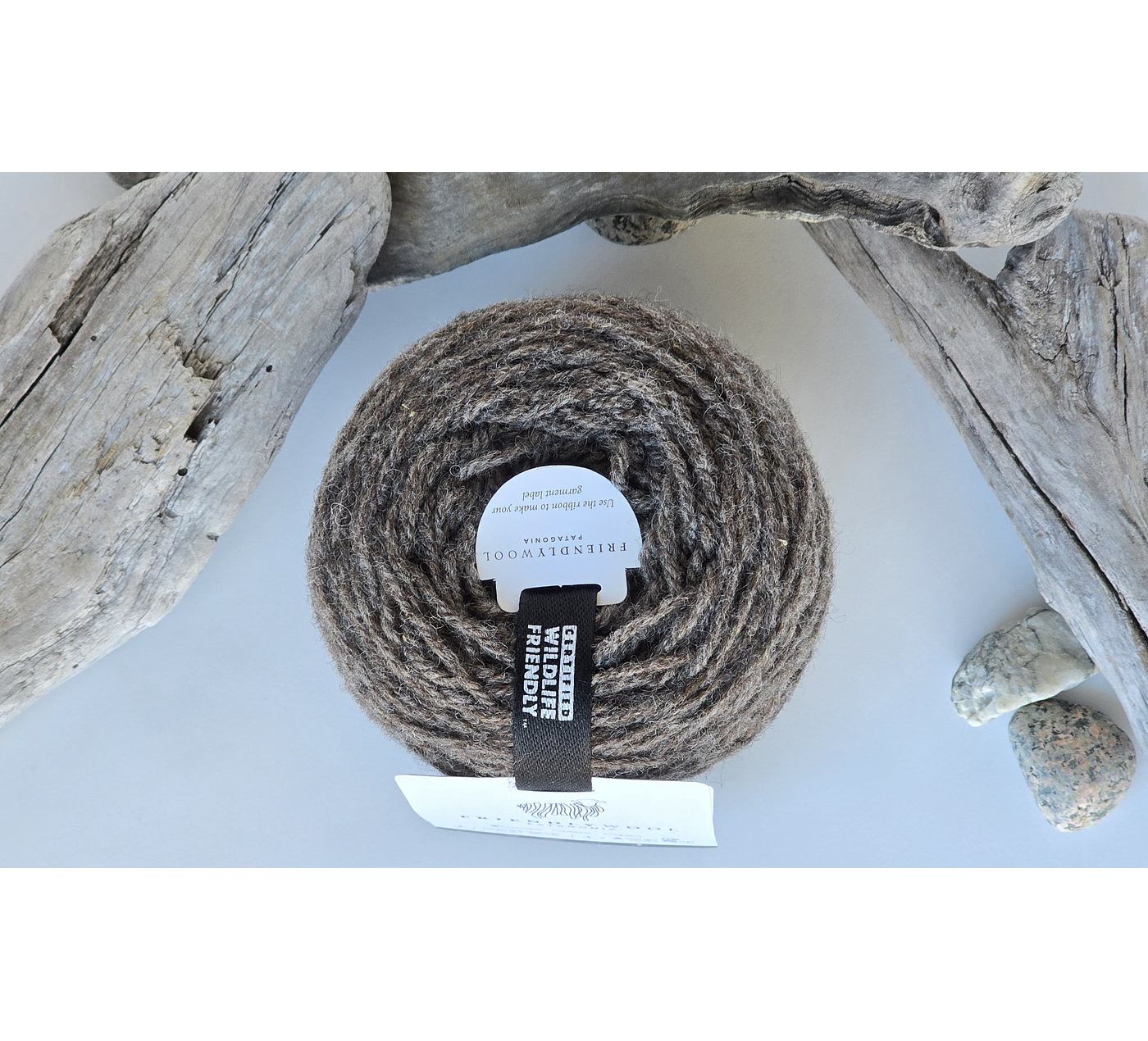Ovillo 100% oveja Corriedale chocolate worsted 3 hebras - Wildlife Friendly