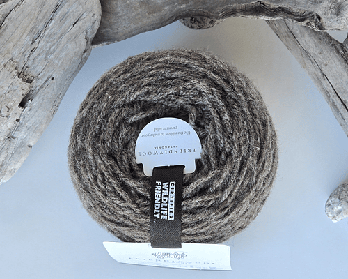 Ovillo 100% oveja Corriedale chocolate worsted 3 hebras - Wildlife Friendly