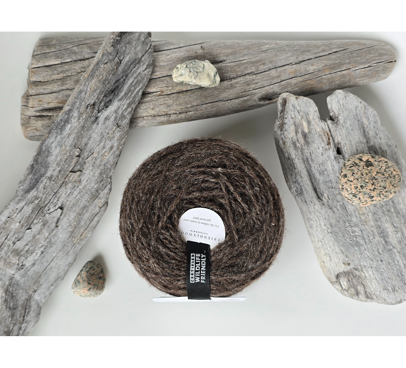 Ovillo 100% oveja Corriedale chocolate DK 2 hebras - Wildlife Friendly