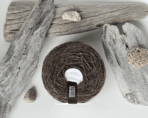 Ovillo 100% oveja Corriedale chocolate DK 2 hebras - Wildlife Friendly