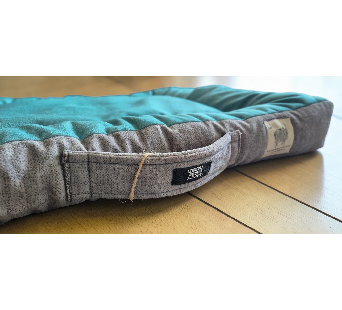 Cama rectangular para mascotas S - Verde/Gris - Lana natural de oveja Corriedale - Certified Wildlife Friendly®