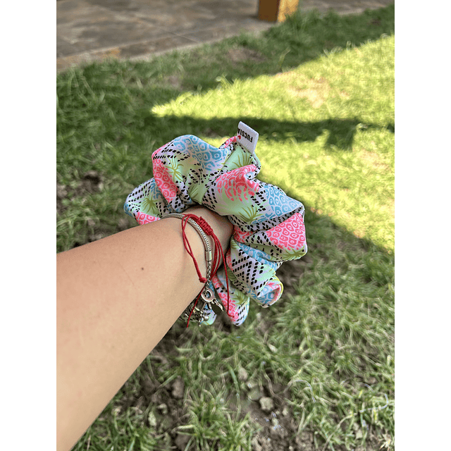 Scrunchie mediano piña 