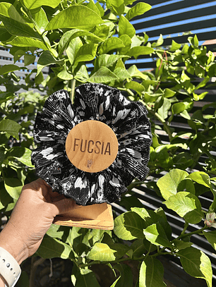 Ruffled negro flores 