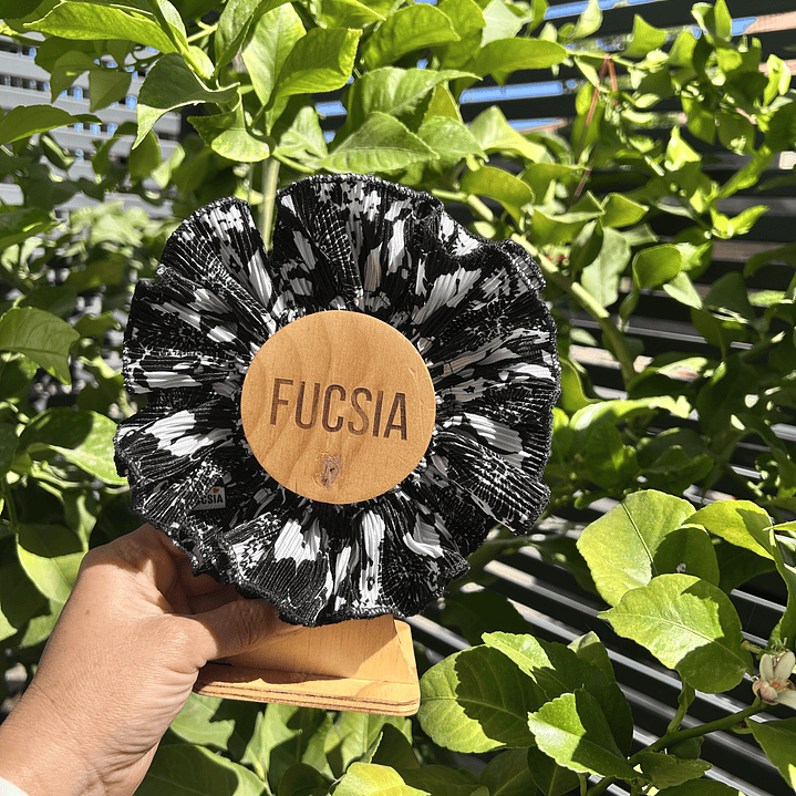 Ruffled negro flores  1