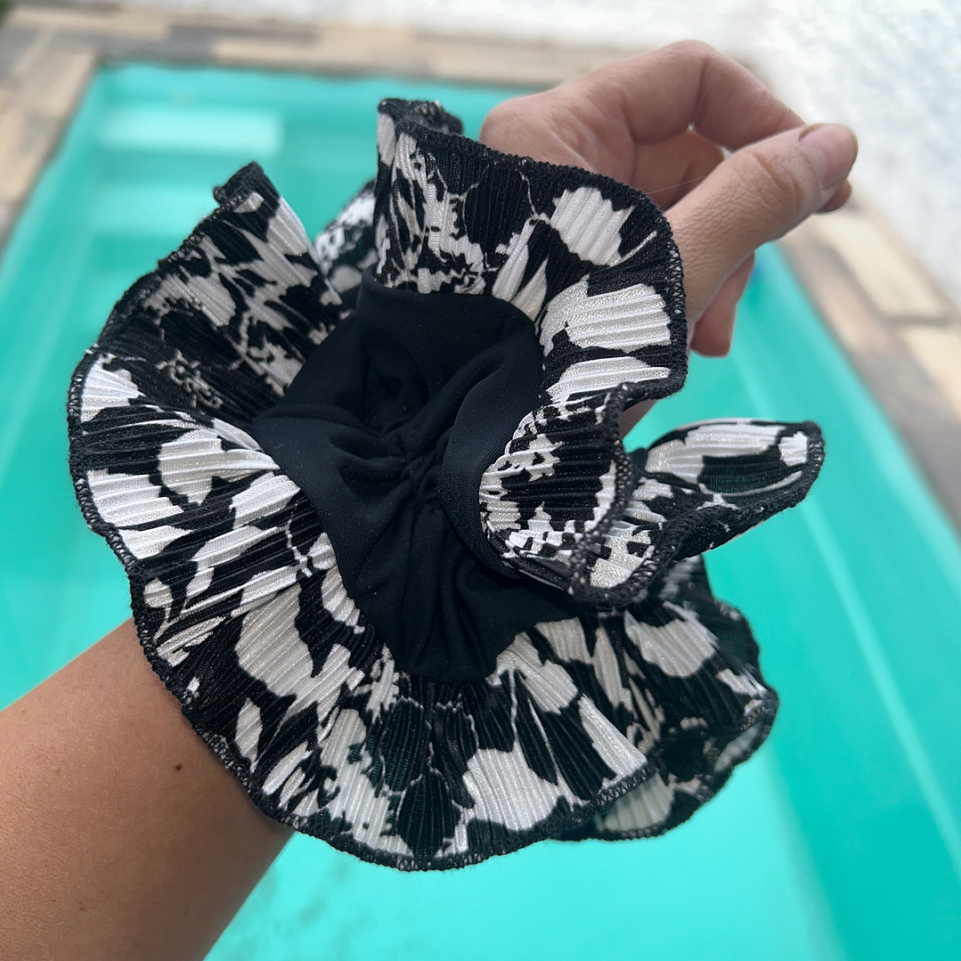 Emilia mini flores negra  1