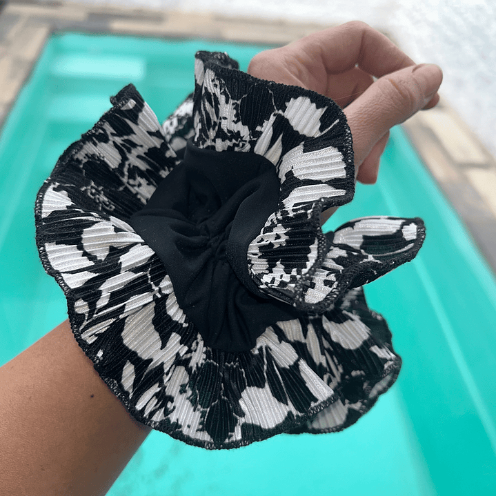 Emilia mini flores negra  1