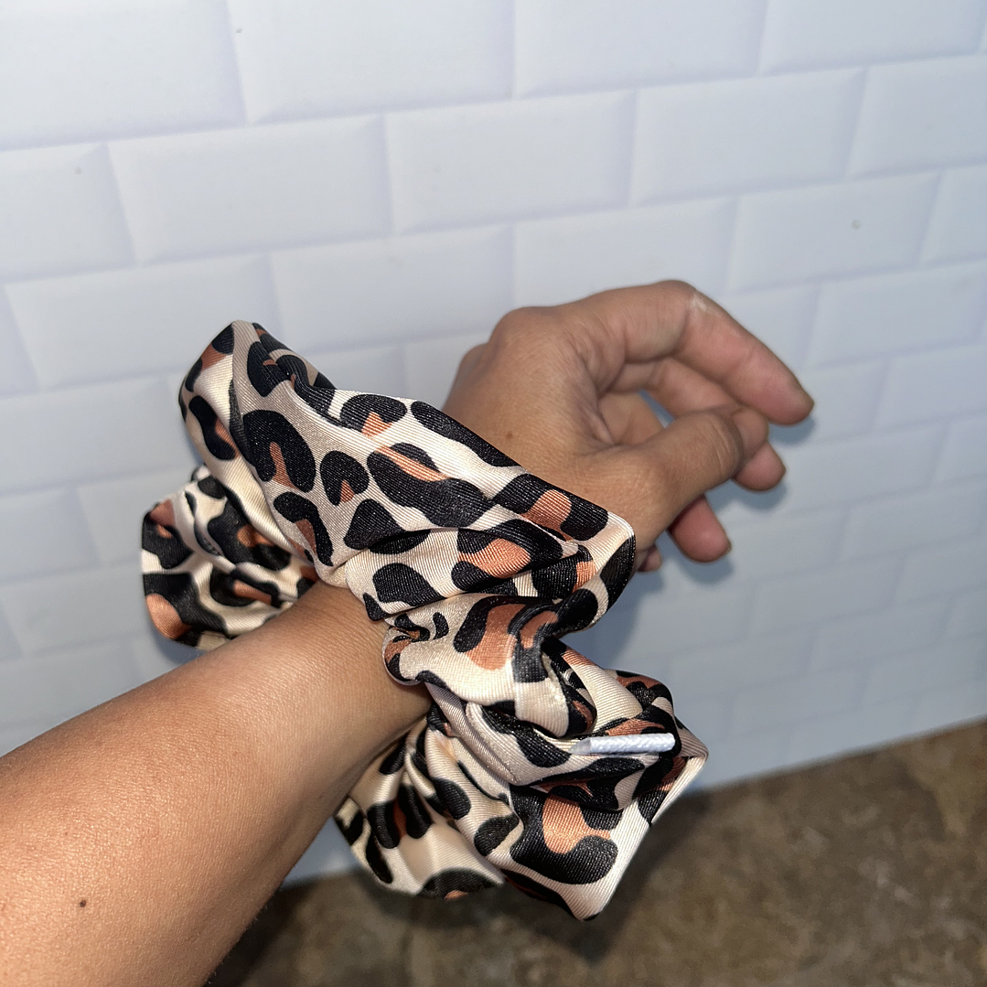 Scrunchie mediano animal print  1