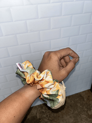 Scrunchie mediano cierre  