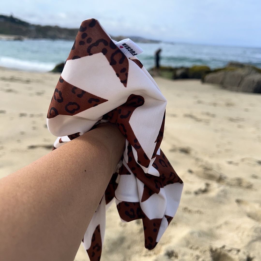 Scrunchies cuadrado beige estrella  3