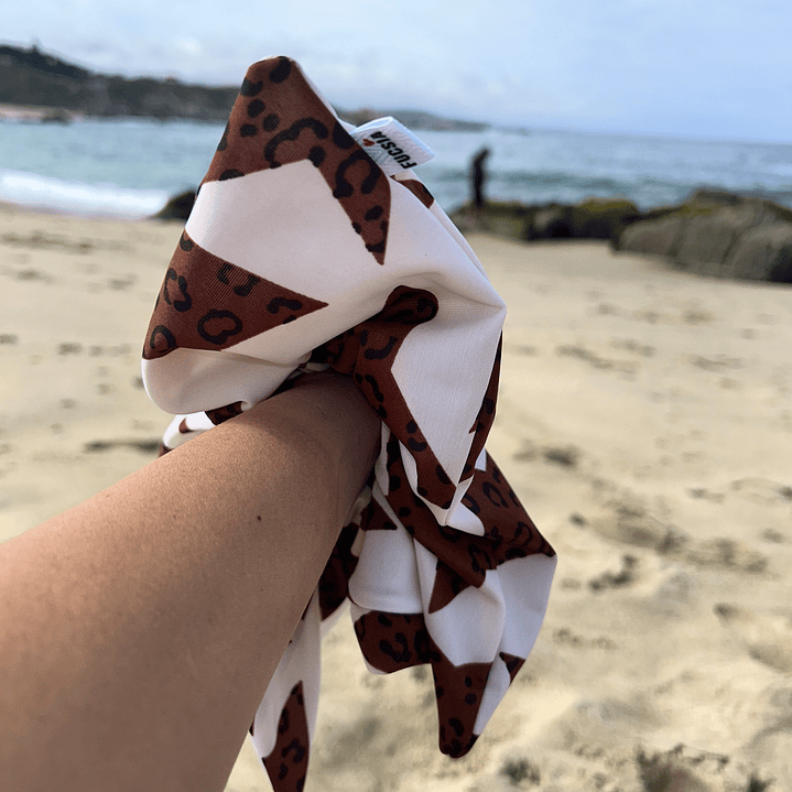 Scrunchies cuadrado beige estrella  3