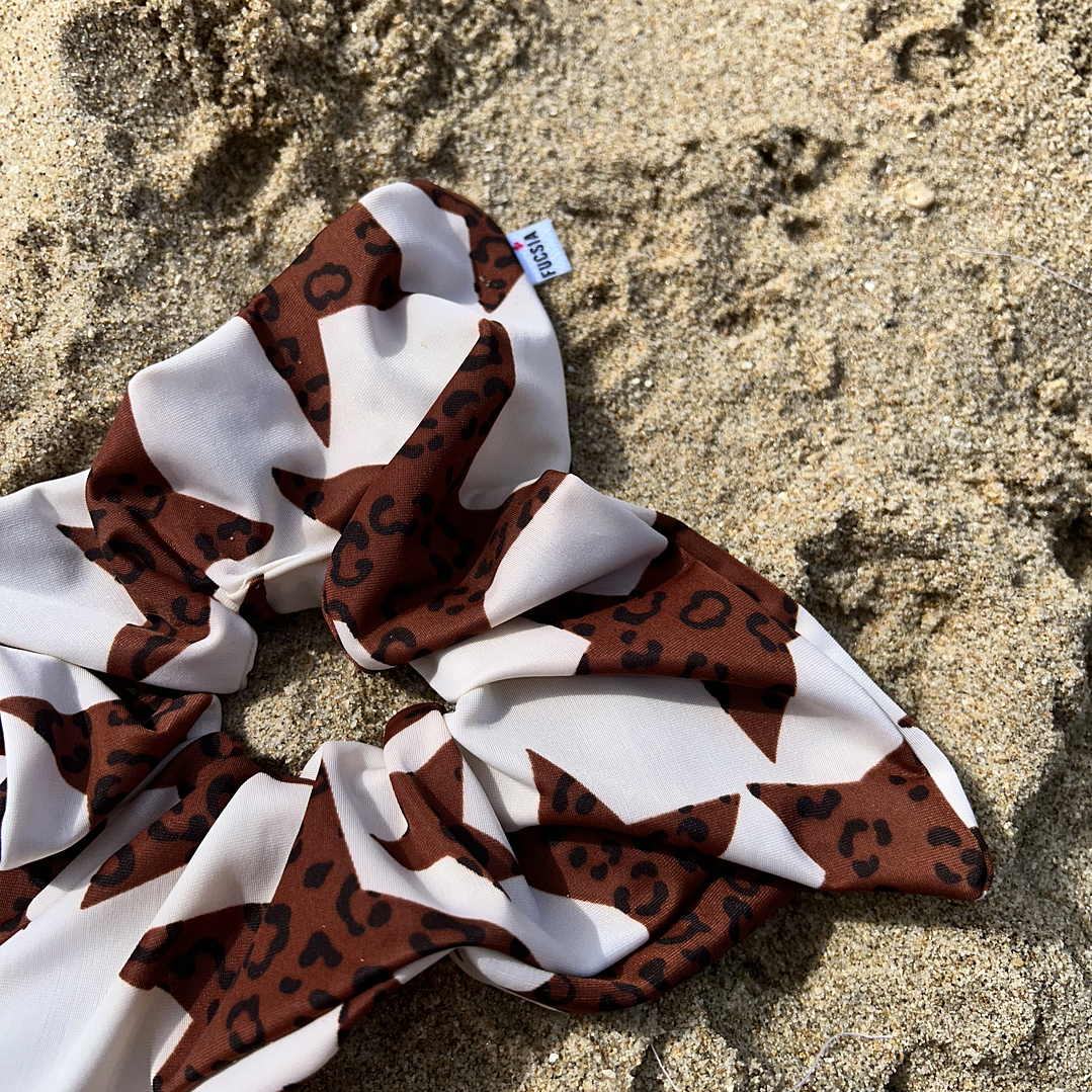 Scrunchies cuadrado beige estrella  2