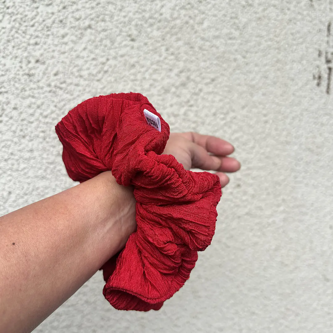 Scrunchie mediano rojo textura    2