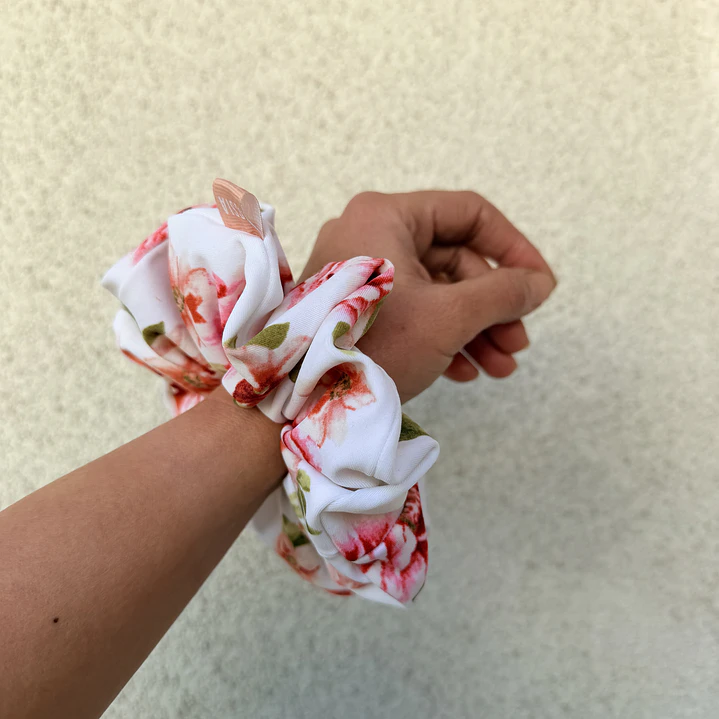 Scrunchie mediano flores  1