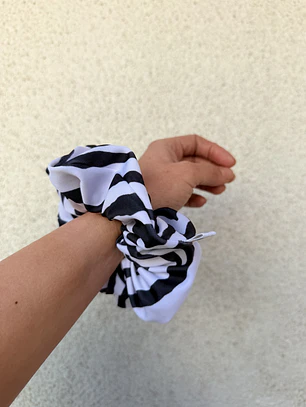Scrunchie mediano cebra 