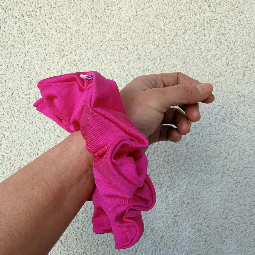 Scrunchie mediano fucsia  1