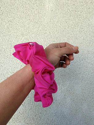 Scrunchie mediano fucsia 