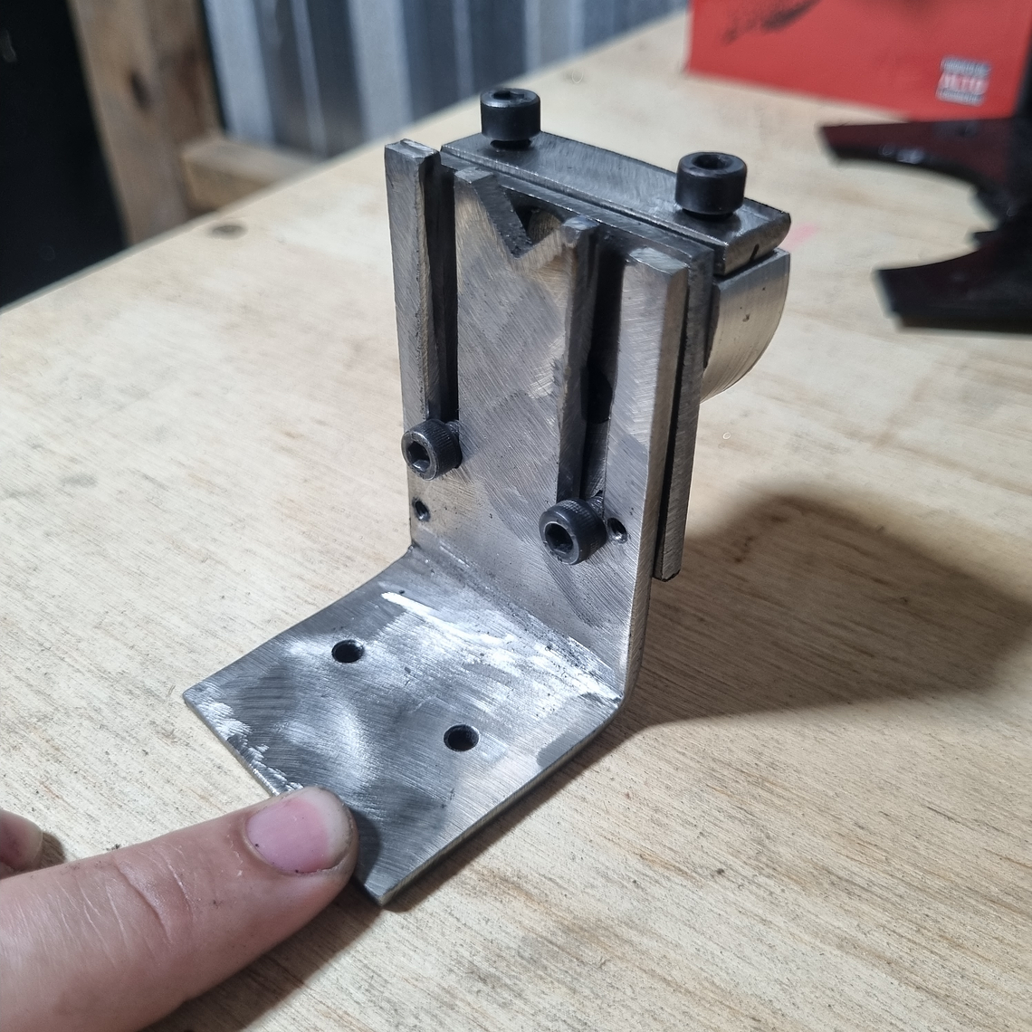 Suporte metálico para prender motor de Hoverboard. Com regulagem 9