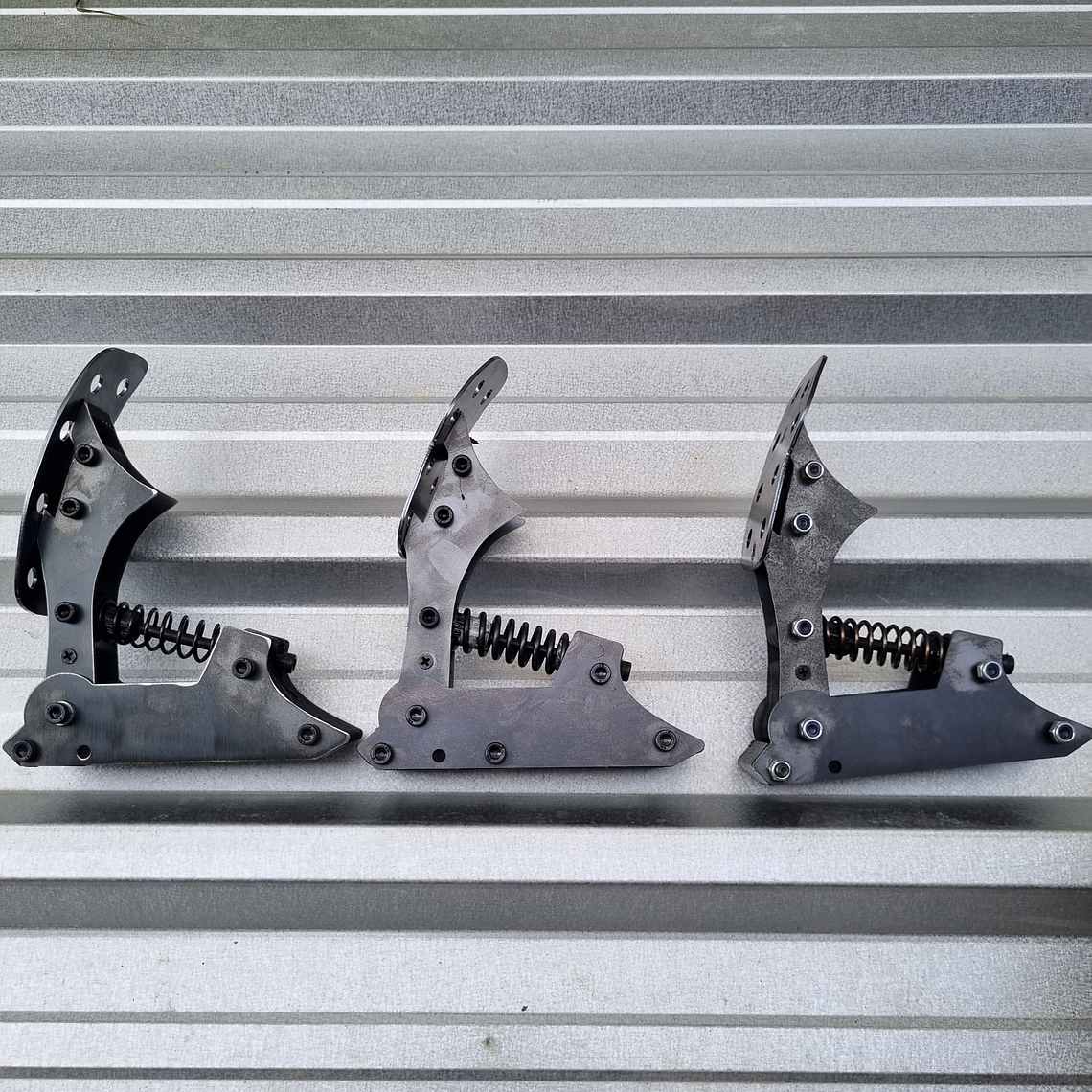 Pedais Semi pronto. Metal, cortado a laser  2