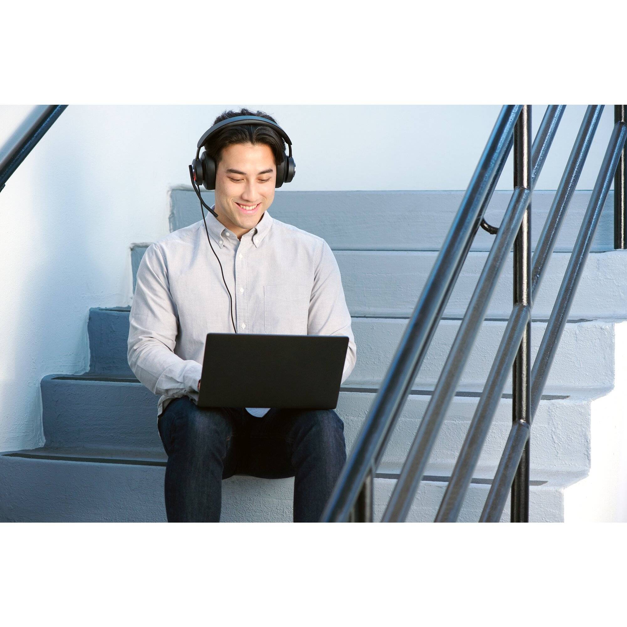 Audífonos Over-Ear con Cancelación de Ruido Kensington H2000 USB-C  5