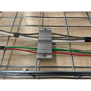 Ordenador de cables LinkChip ESCAM-E con base para escalerilla
