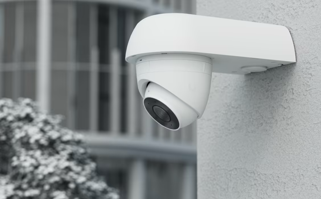 Soporte Ubiquiti UACC-AM-W - Para UVC-G5-Turret-Ultra, Pared/Esquina/Poste, 3/4