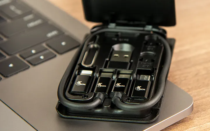 Estuche portatil Multifuncion para almacenamiento con cable USB XTC.570 Xtech 2