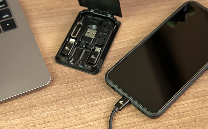 Estuche portatil Multifuncion para almacenamiento con cable USB XTC.570 Xtech 3