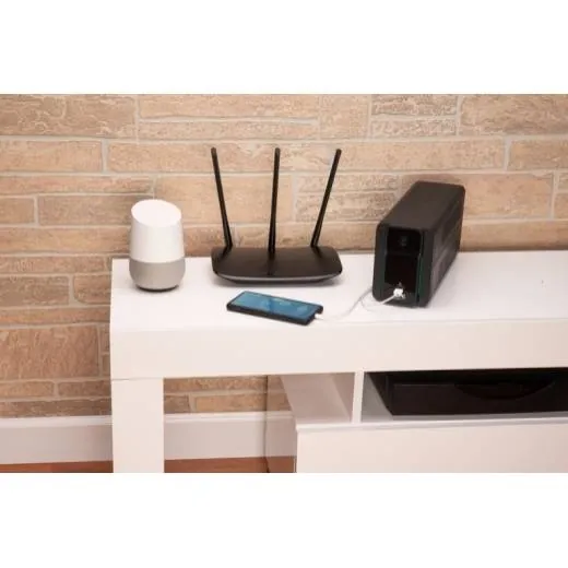 UPS APC BVX700LUI-MS Easy BVX 700VA 230V, AVR Interactivo, USB, Tomas Universales 3