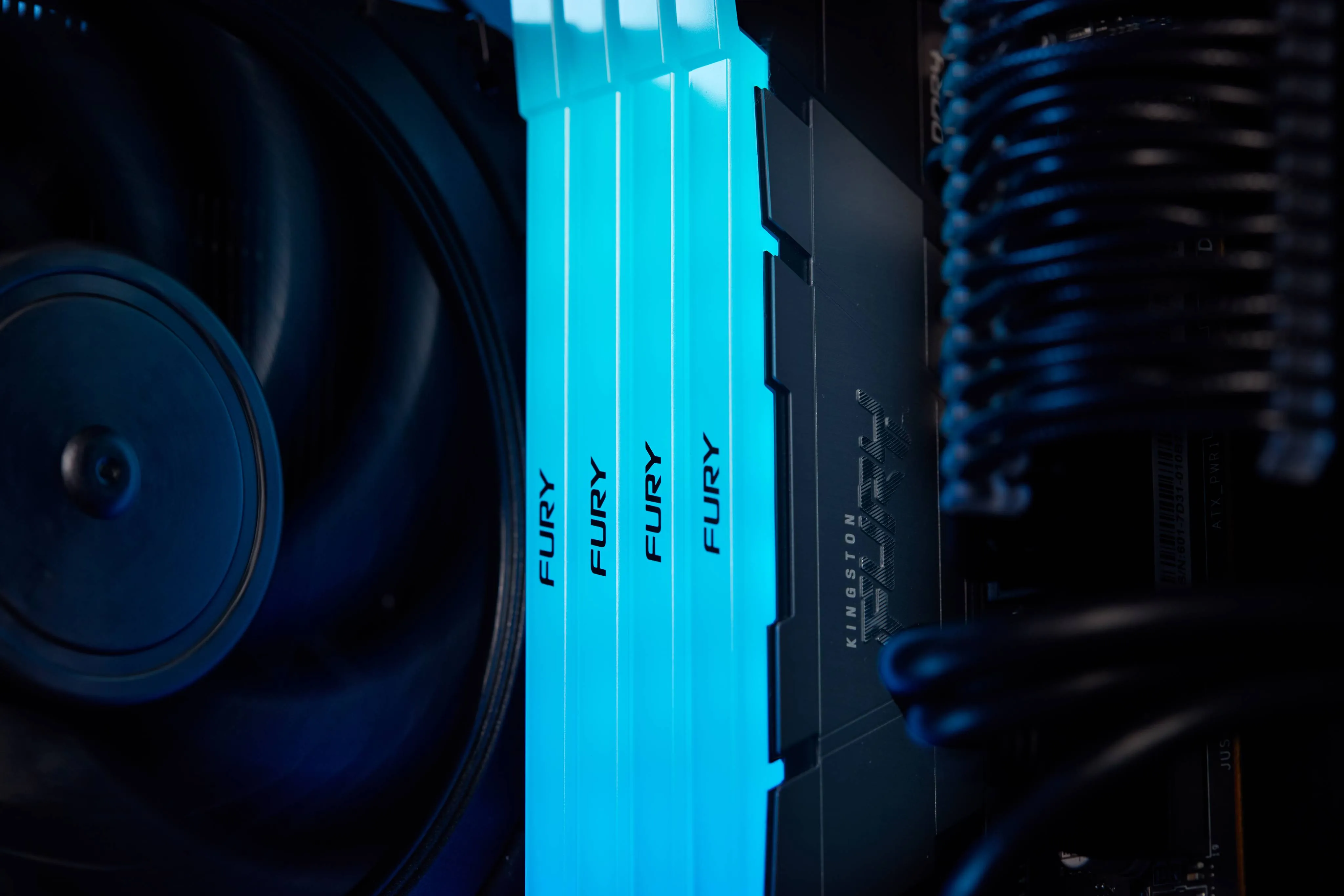 Memoria RAM DDR4 32GB 3600MT/s Kingston Fury Renegade, RGB, Color Negro con Gris 8