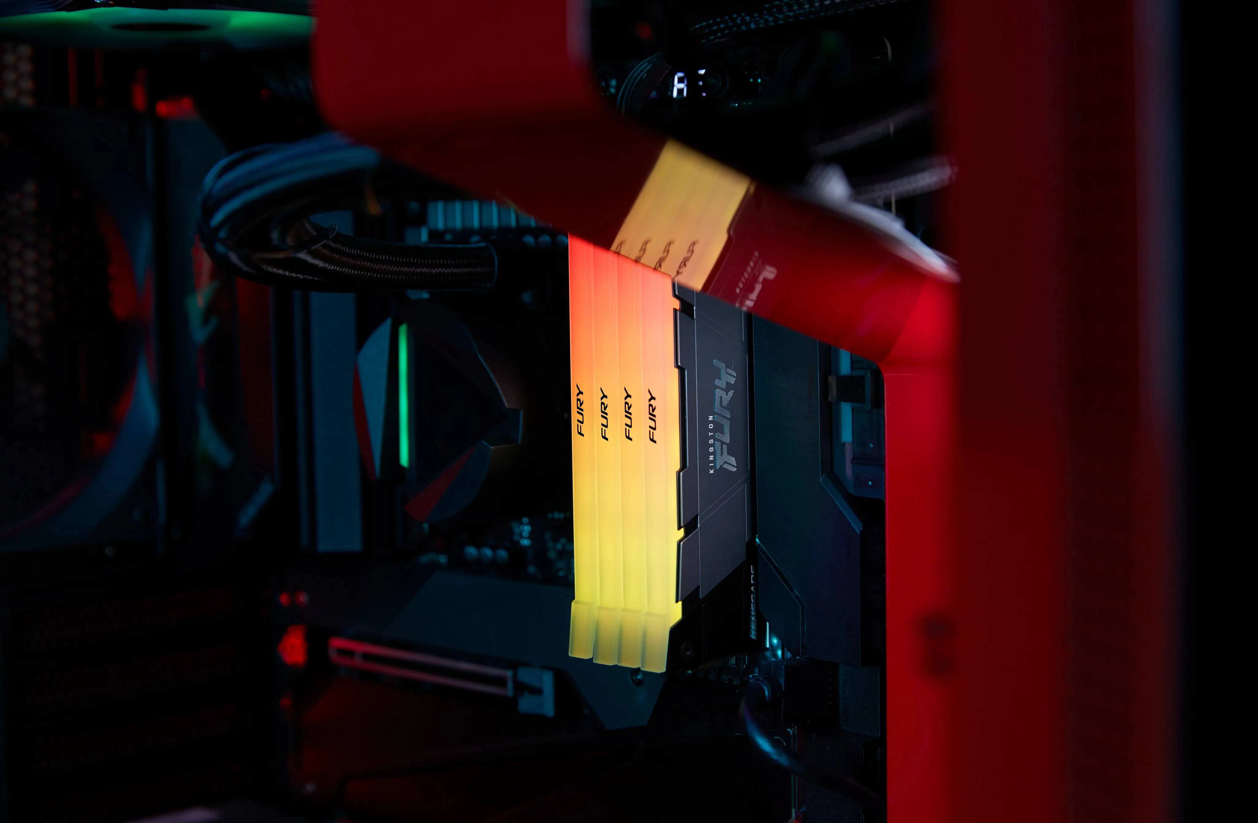 Memoria RAM DDR4 32GB 3600MT/s Kingston Fury Renegade, RGB, Color Negro con Gris 12