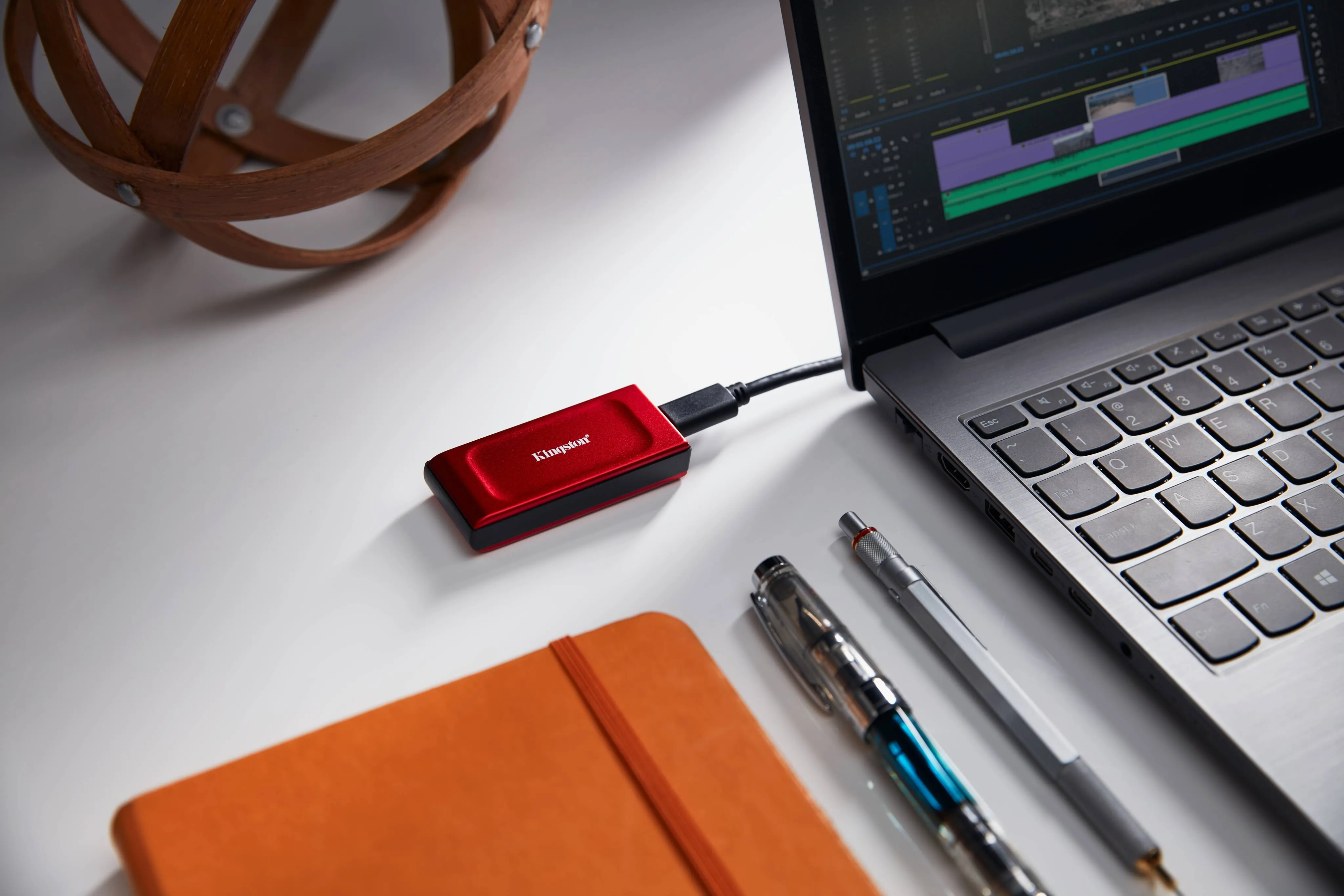 Disco Portatíl SSD Externo Kingston XS1000 1TB USB 3.2 Gen 2 Rojo, Lectura 1050MB/s 8