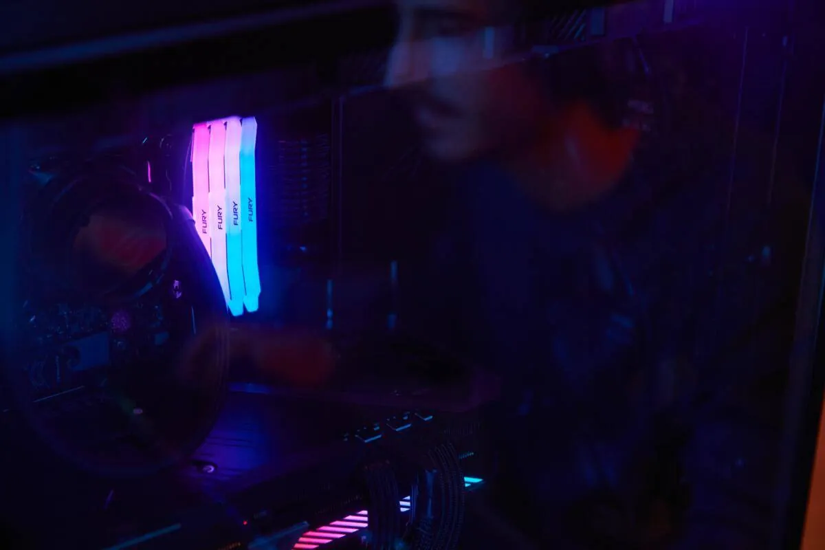 Memoria RAM DDR5 24GB 7200MT/s Kingston Fury Renegade Silver/Black RGB XMP,CL38, DIMM, 1.4V 14
