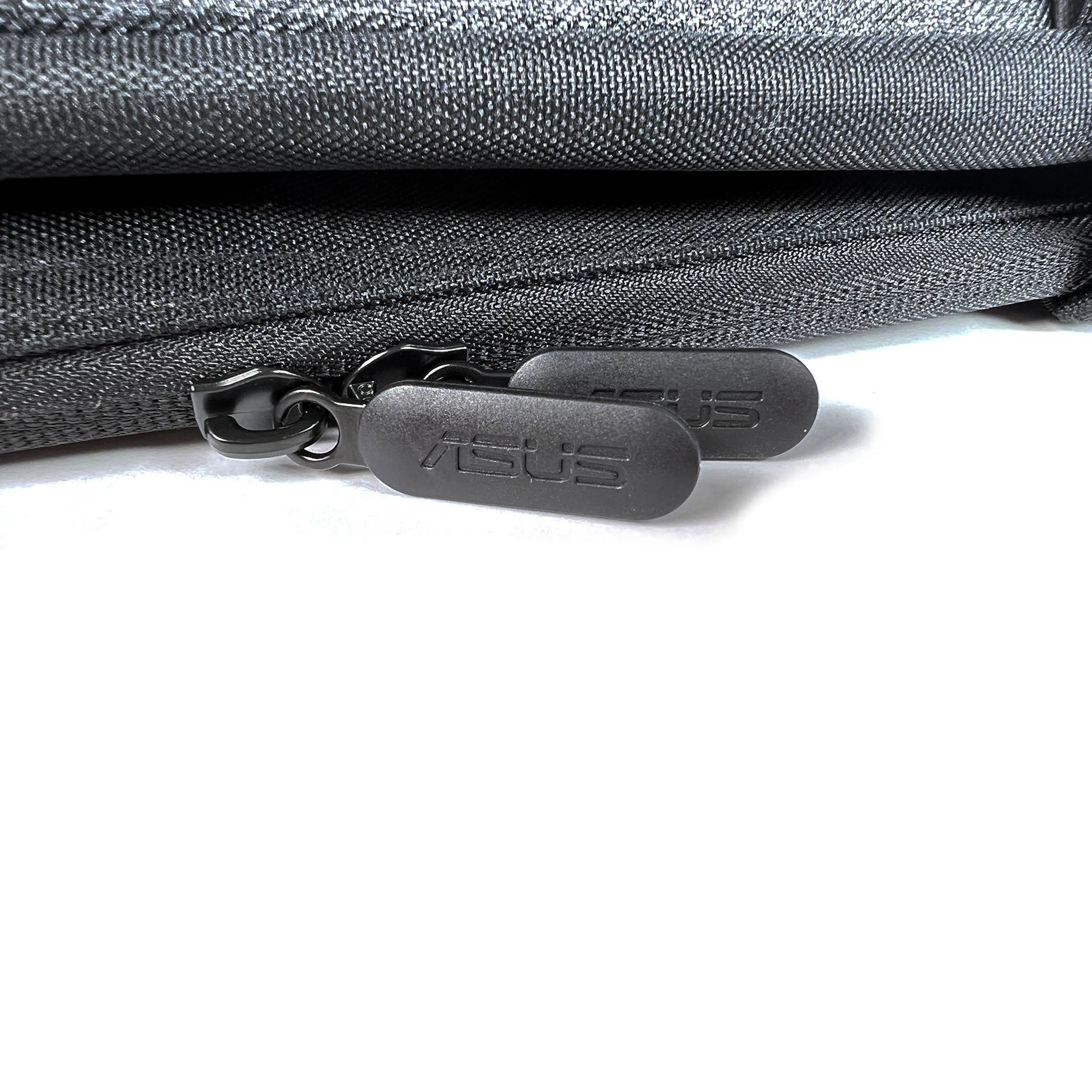 Mochila ASUS AP4600 - Elegante, Ligera y Resistente al Agua para Portátiles de 16'' 7