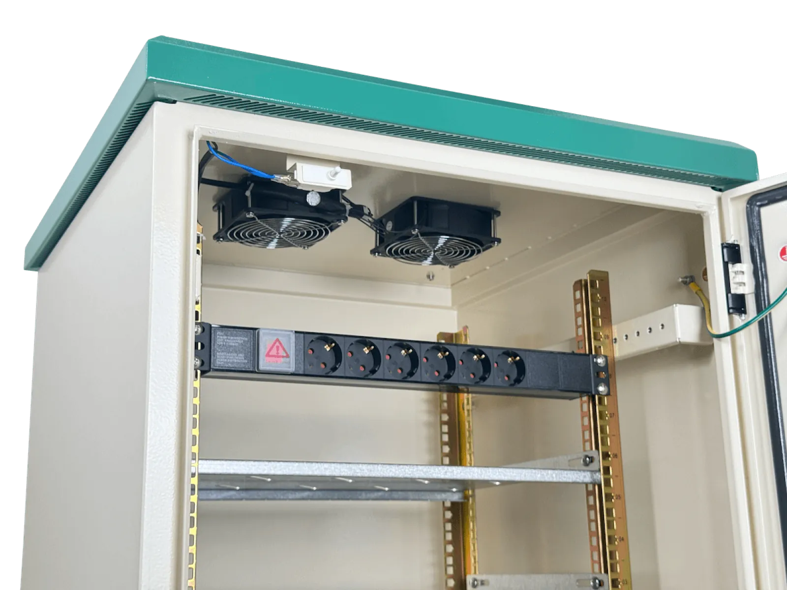 Gabinete Exterior LINKMADE RK10-6LE 10U 614x600mm IP65 Muro Poste PDU y Bandeja 3