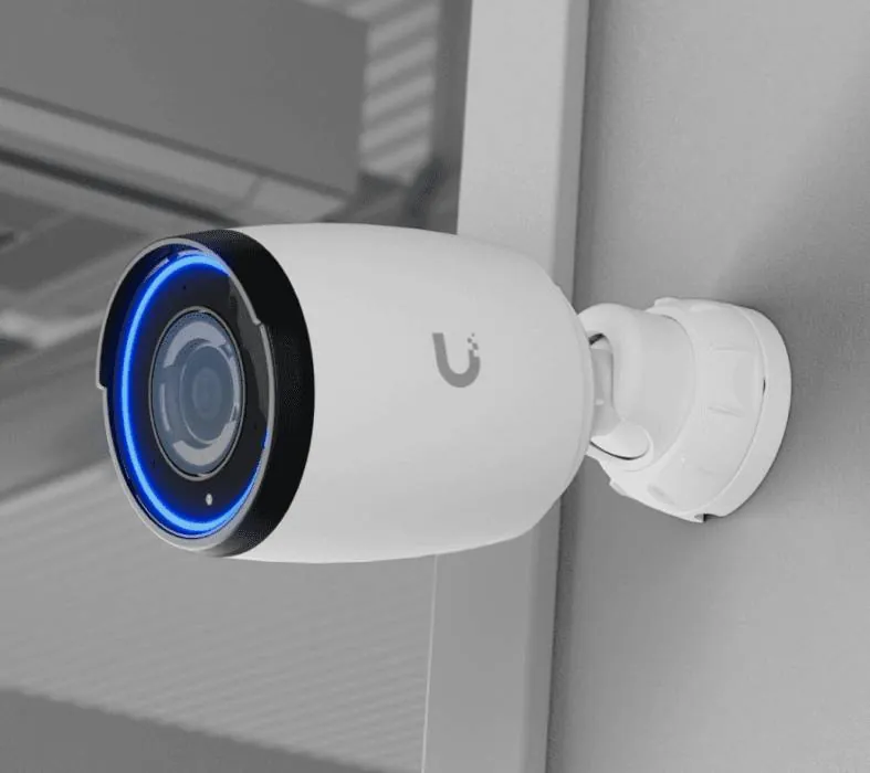 Camara IP Ubiquiti UVC-AI-PRO-WHITE 4K zoom optico AI color blanco industrial 4
