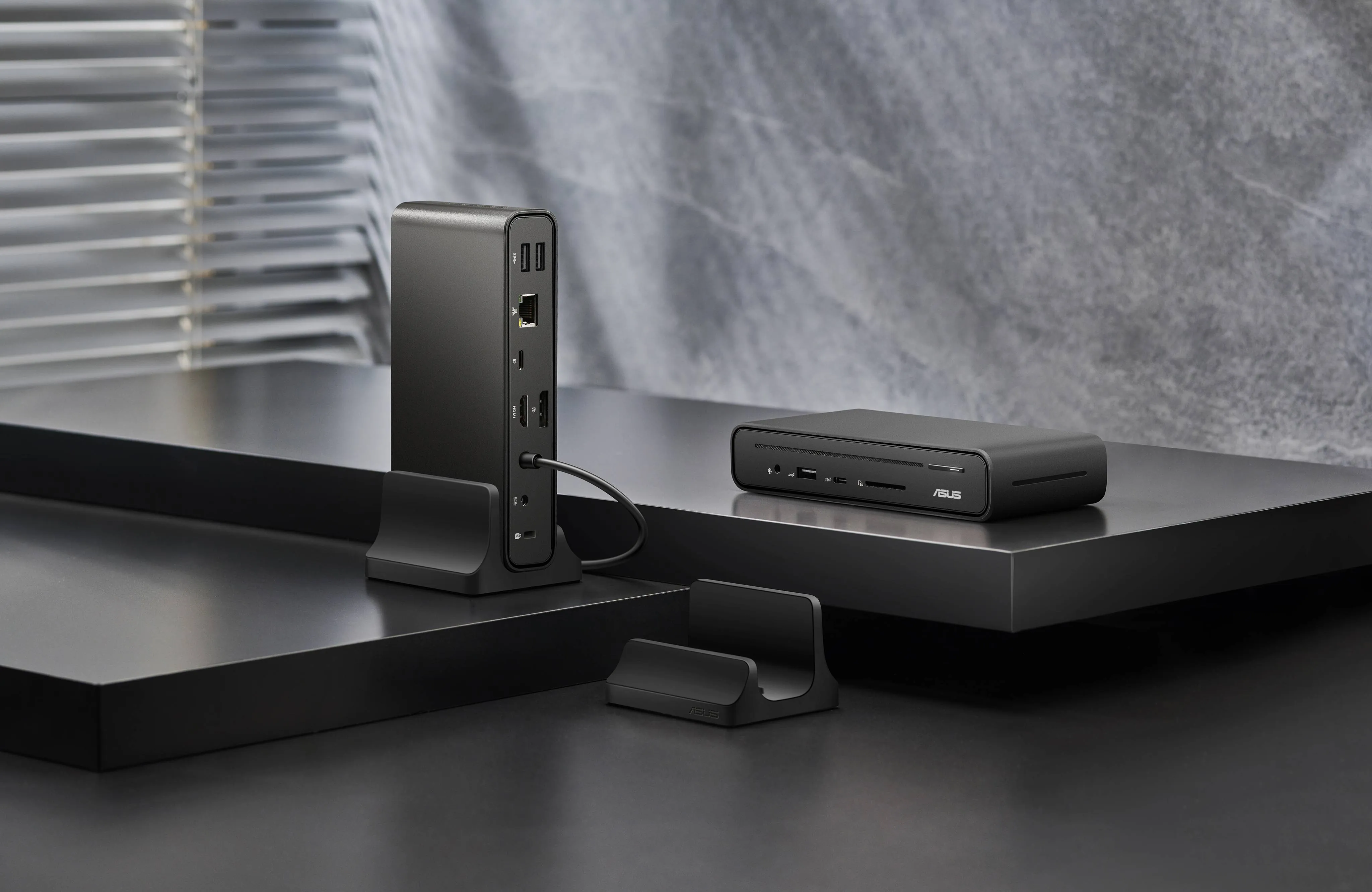 Docking Station ASUS DC300 USB-C Triple Display, 90W, HDMI/DP/USB-A/USB-C/RJ45, Aluminio 12