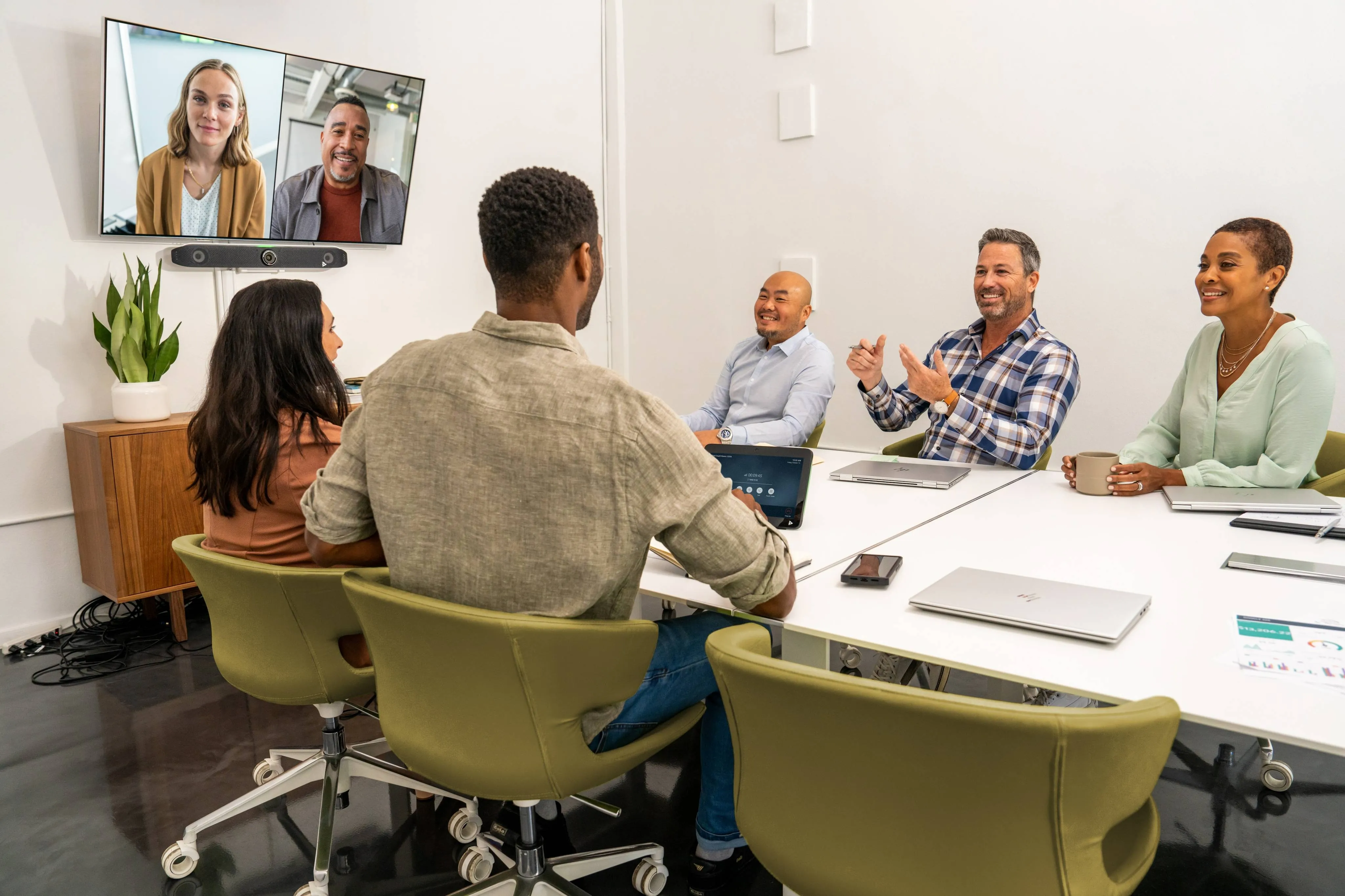 Barra de Video All-in-One HP Poly Studio X52 - Videoconferencia, 4K, Audio Integrado 3