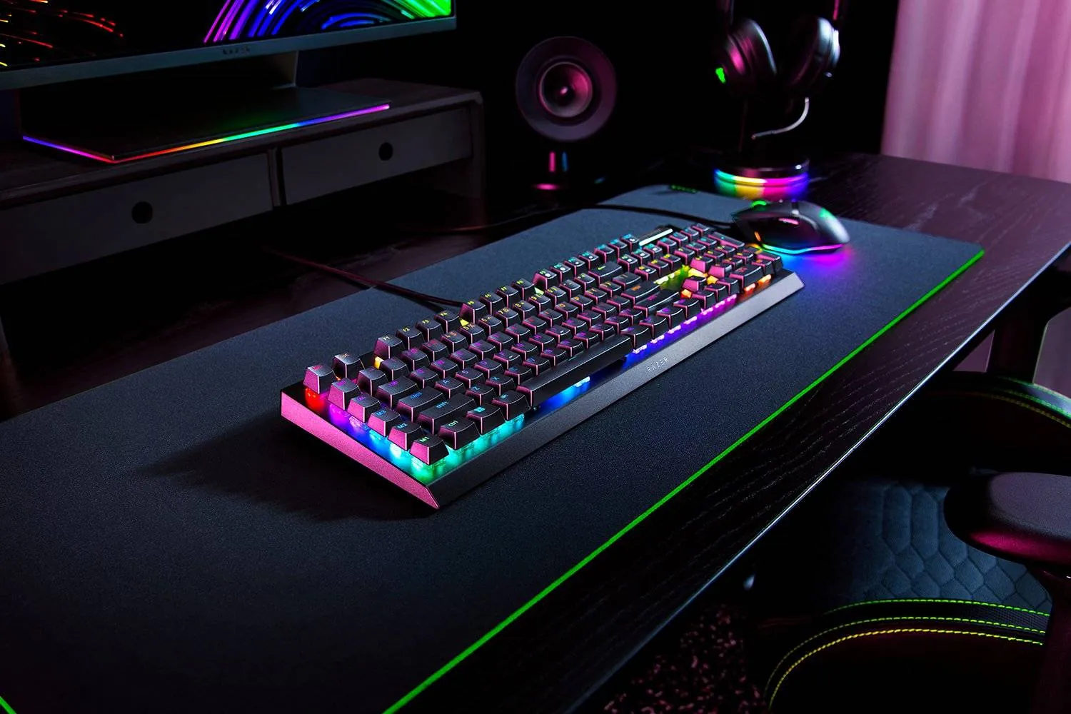 Teclado Gamer Razer BlackWidow V4 X, Mecánico, Español, Switch Yellow, RGB, Color 6