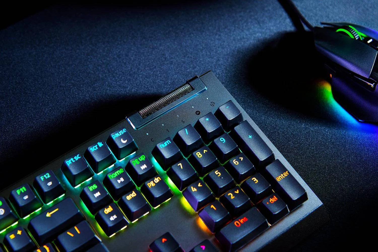 Teclado Gamer Razer BlackWidow V4 X, Mecánico, Español, Switch Yellow, RGB, Color 5