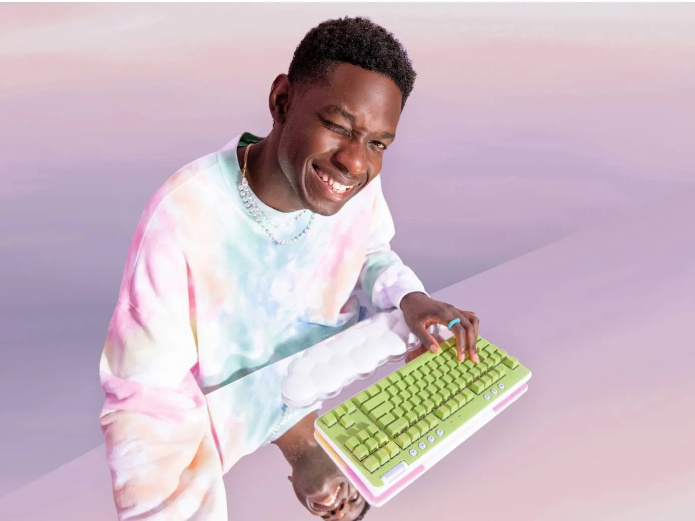 Teclado Gamer Inalámbrico Logitech G715,Switch GX Blue, RGB, Reposamuñecas, Blanco, Inglés 3